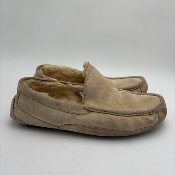 UGG Men’s 9 Cream Tan Leather Slip On Ascot Shearling Lined Slippers main image 6